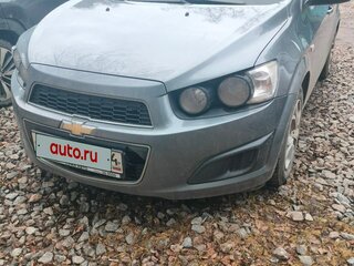 2013 Chevrolet Aveo II, серебристый, 800000 рублей, вид 2