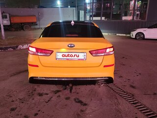 2019 Kia Optima IV Рестайлинг, жёлтый, 1200000 рублей, вид 3