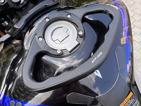 2020 Yamaha MT-09 (FZ-09), серебристый, 900000 рублей, вид 5