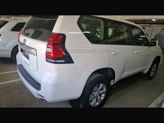 2018 Toyota Land Cruiser Prado 150 Series Рестайлинг 2, белый, 4250000 рублей, вид 4