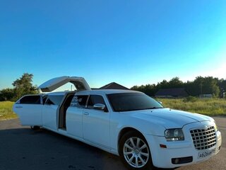 2004 Chrysler 300C I, белый, 700000 рублей, вид 4