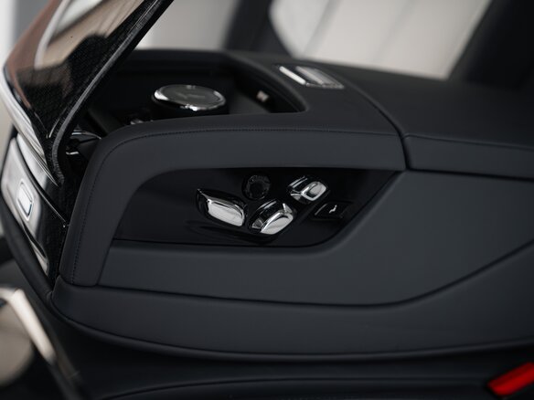 2026 Rolls-Royce Ghost Black Badge II Рестайлинг (Series II), серый, 58900000 рублей - вид 34