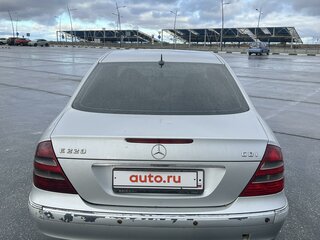 2003 Mercedes-Benz E-Класс 220 III (W211, S211), серебристый, 1050000 рублей, вид 5