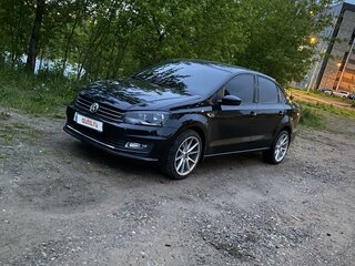 2016 Volkswagen Polo V Рестайлинг, чёрный, 1070000 рублей, вид 1