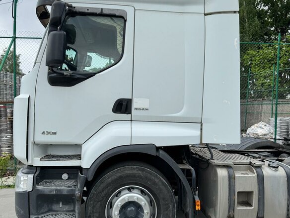 2011 Renault Premium, белый, 4200000 рублей - вид 2