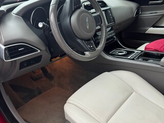 2016 Jaguar XE EcoBoost I, красный, 1999999 рублей, вид 5