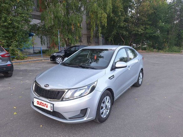 2013 Kia Rio III, серебристый, 900000 рублей