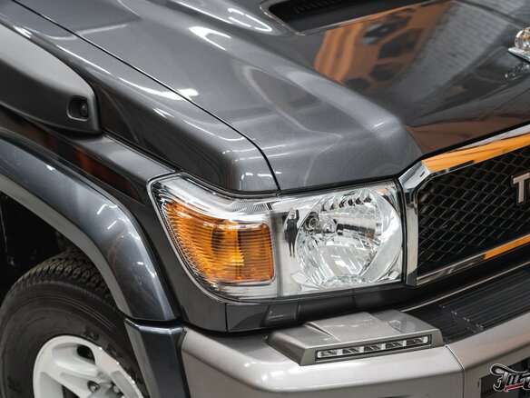 2019 Toyota Land Cruiser 76 70 Series Рестайлинг 1, серый - вид 5