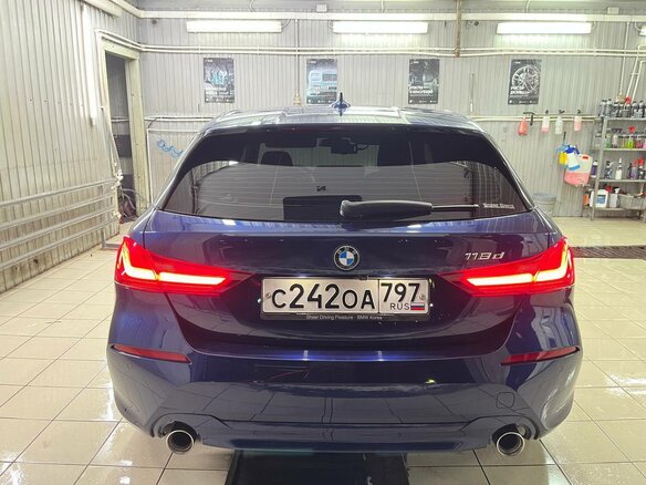 2020 BMW 1 серии 118d III (F40), синий, 2900000 рублей - вид 2