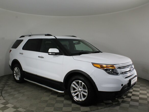 2015 Ford Explorer V, белый - вид 2