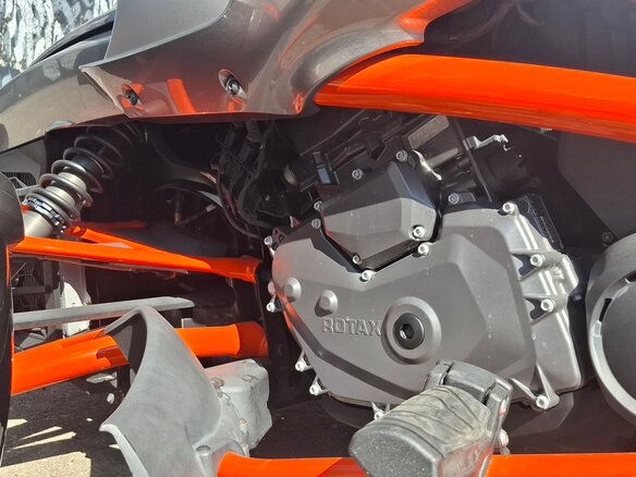 2015 BRP Can-Am Spyder, серый, 1890000 рублей - вид 24