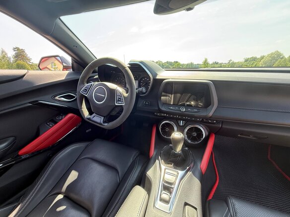 2020 Chevrolet Camaro VI Рестайлинг, красный, 2050000 рублей - вид 9