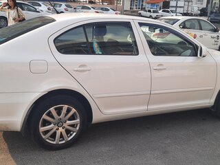2012 Skoda Octavia II (A5) Рестайлинг, белый, 870000 рублей, вид 3