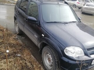 2012 Chevrolet Niva I Рестайлинг, чёрный, 380000 рублей, вид 2