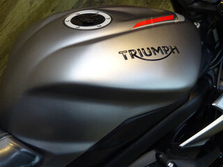 2018 Triumph Street Triple, серый, 760000 рублей, вид 4
