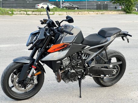 2024 KTM 990 Duke, серый, 1290000 рублей, вид 5