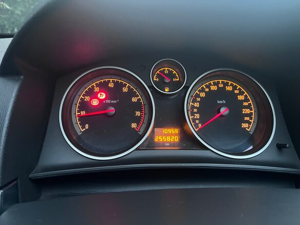 2010 Opel Astra GTC H Рестайлинг, чёрный, 740000 рублей - вид 9