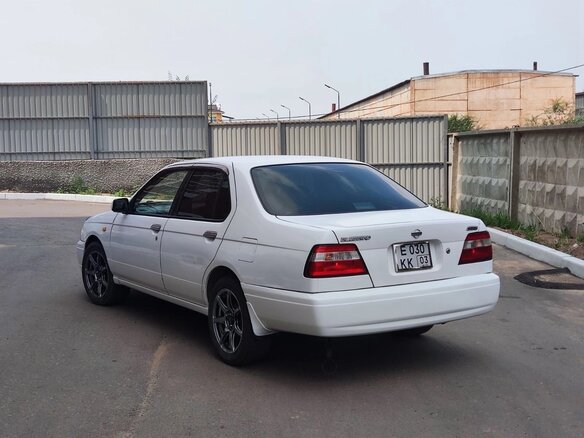 1998 Nissan Bluebird QG18 XI (U14), белый, 400000 рублей - вид 2