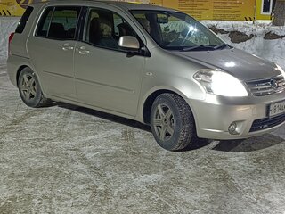 2006 Toyota Raum II, серебристый, 720000 рублей, вид 3
