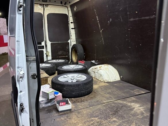 2008 Iveco Daily, белый, 800000 рублей - вид 4