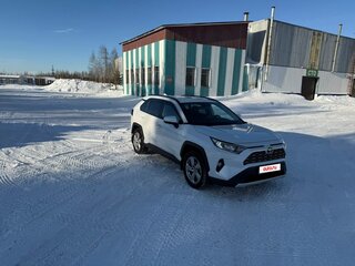 2020 Toyota RAV4 V (XA50), белый, 3450000 рублей, вид 3