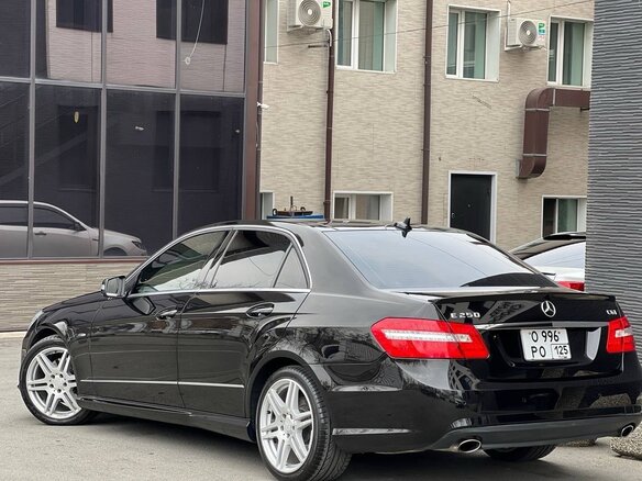 2010 Mercedes-Benz E-Класс 250 5G-Tronic IV (W212, S212, C207), чёрный - вид 4