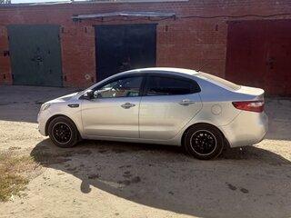 2014 Kia Rio III, серебристый, 700000 рублей, вид 4