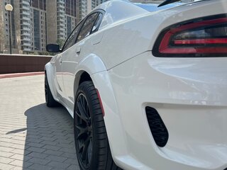 2020 Dodge Charger R__T VII (LD) Рестайлинг, белый, 2999999 рублей, вид 4