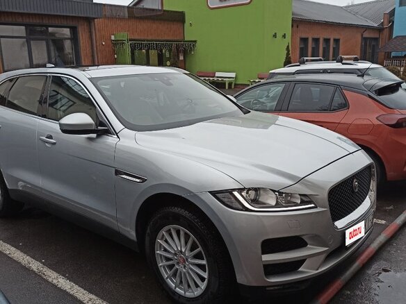 2018 Jaguar F-Pace I, серебристый, 2000000 рублей - вид 2