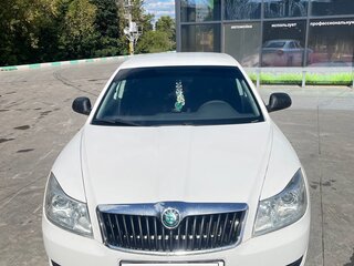 2012 Skoda Octavia II (A5) Рестайлинг, белый, 690000 рублей, вид 1
