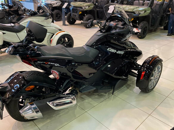 2013 BRP Can-Am Spyder, коричневый - вид 3