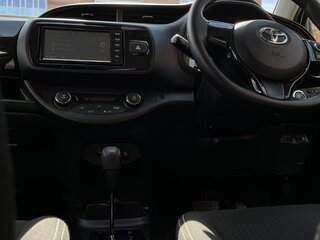 2019 Toyota Vitz III (XP130) Рестайлинг 2, серый, 1250000 рублей, вид 4