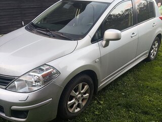 2011 Nissan Tiida I Рестайлинг, серебристый, 900000 рублей, вид 1