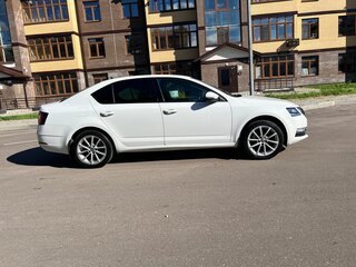2018 Skoda Octavia III (A7) Рестайлинг, белый, 1790000 рублей, вид 4
