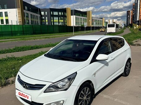 2015 Hyundai Solaris I Рестайлинг, белый, 800000 рублей, вид 1