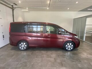 2016 Honda Stepwgn V, красный, 1769000 рублей, вид 4