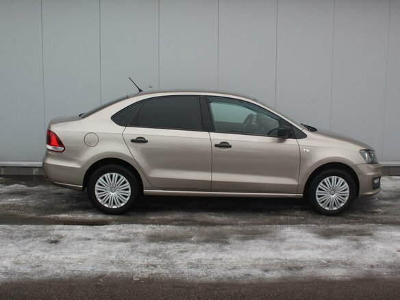 2016 Volkswagen Polo V Рестайлинг, бежевый - вид 3