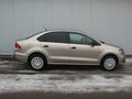 2016 Volkswagen Polo V Рестайлинг, бежевый - вид 3