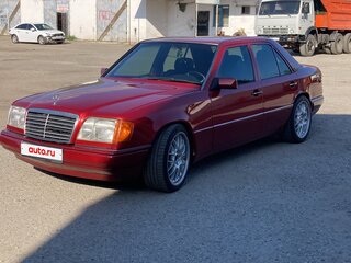 1994 Mercedes-Benz E-Класс 200 I (W124), красный, 900000 рублей, вид 2