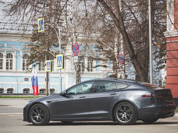 2021 Tesla Model S Plaid I Рестайлинг 2, серый, 7999000 рублей - вид 18