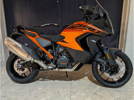 2023 KTM 1290 Super Adventure S, оранжевый, 1900000 рублей, вид 3