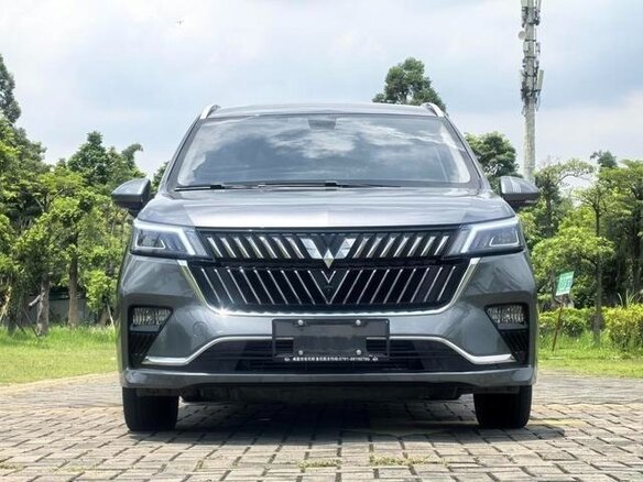 2022 Wuling Jiachen, серый, 1350000 рублей - вид 2