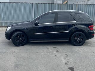 2010 Mercedes-Benz M-Класс 350 II (W164) Рестайлинг, чёрный, 1700000 рублей, вид 5