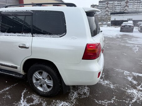 2012 Toyota Land Cruiser 200 Series Рестайлинг 1, белый, 3599000 рублей, вид 3
