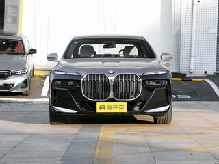 2025 BMW 7 серии 740i xDrive VII (G70), чёрный, 16760000 рублей, вид 3