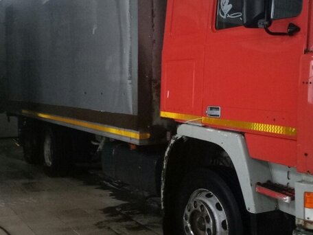 1990 Volvo F-Series, красный, 300000 рублей, вид 3
