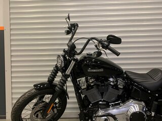 2025 Harley-Davidson Street Bob, чёрный, 2490000 рублей, вид 2
