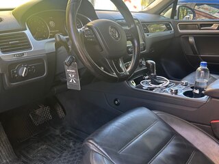 2014 Volkswagen Touareg II, серебристый, 2500000 рублей, вид 3