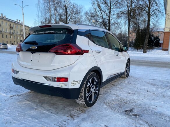 2017 Chevrolet Bolt I, белый - вид 2