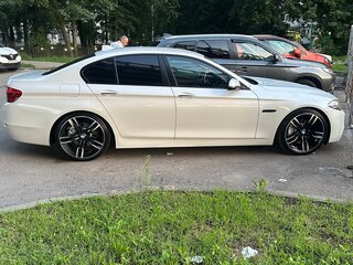 2013 BMW 5 серии 528i xDrive VI (F10/F11/F07) Рестайлинг, белый, 1950000 рублей, вид 4